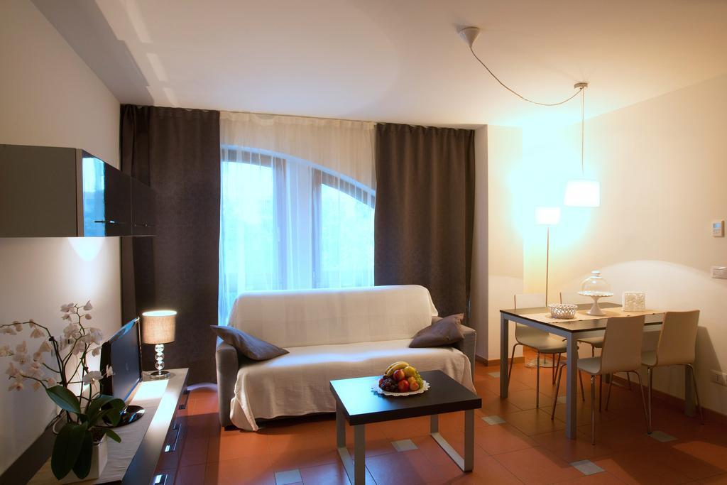 غرادو Lacroma Aparthotel الغرفة الصورة