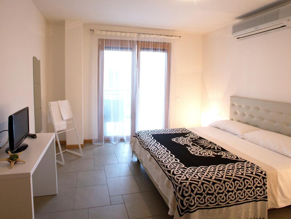 غرادو Lacroma Aparthotel الغرفة الصورة